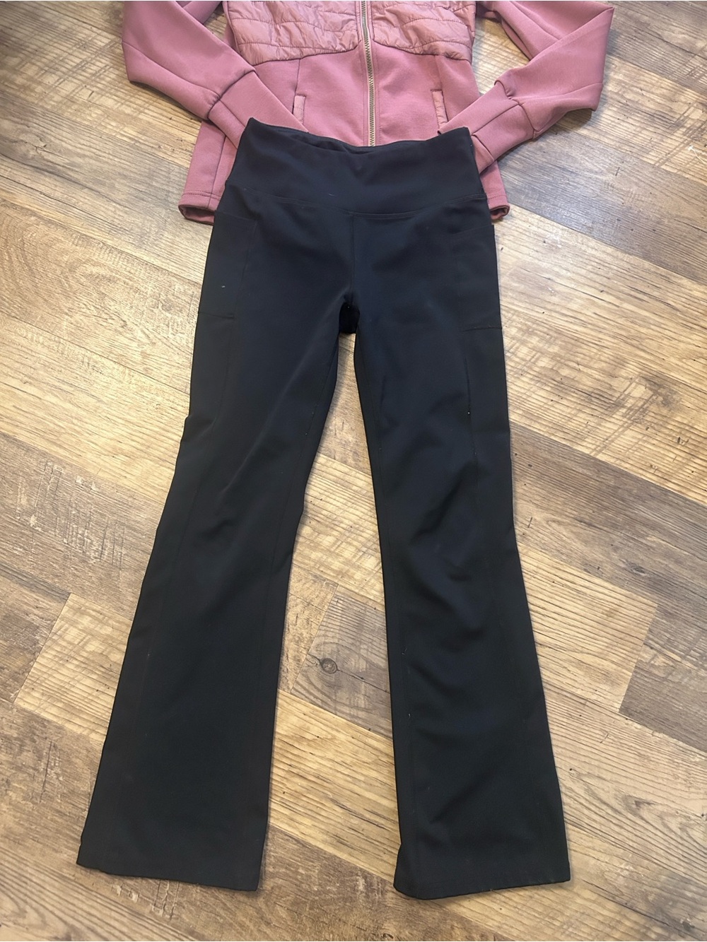 Woman’s Quilted Front Mauve Zip Jacket Avalanche and Willitblack bootcut legging - Picture 6 of 9